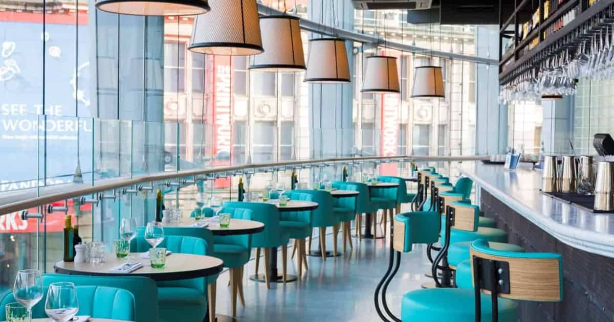 Flexible restaurant seating options